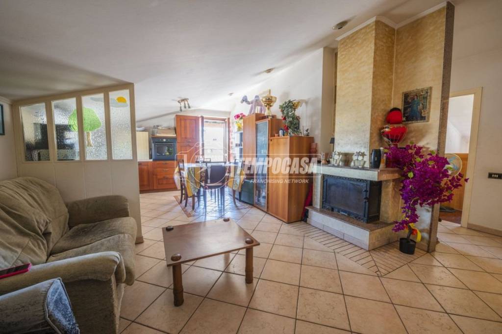 appartamento in vendita a Morrovalle in zona Trodica