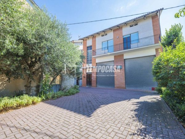 casa indipendente in vendita a Morrovalle in zona Trodica