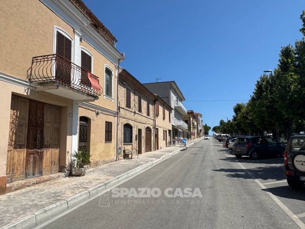 casa indipendente in vendita a Morrovalle in zona Pintura