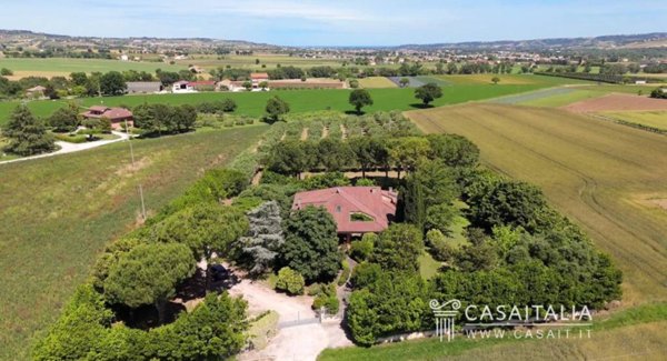 casa indipendente in vendita a Morrovalle in zona Trodica