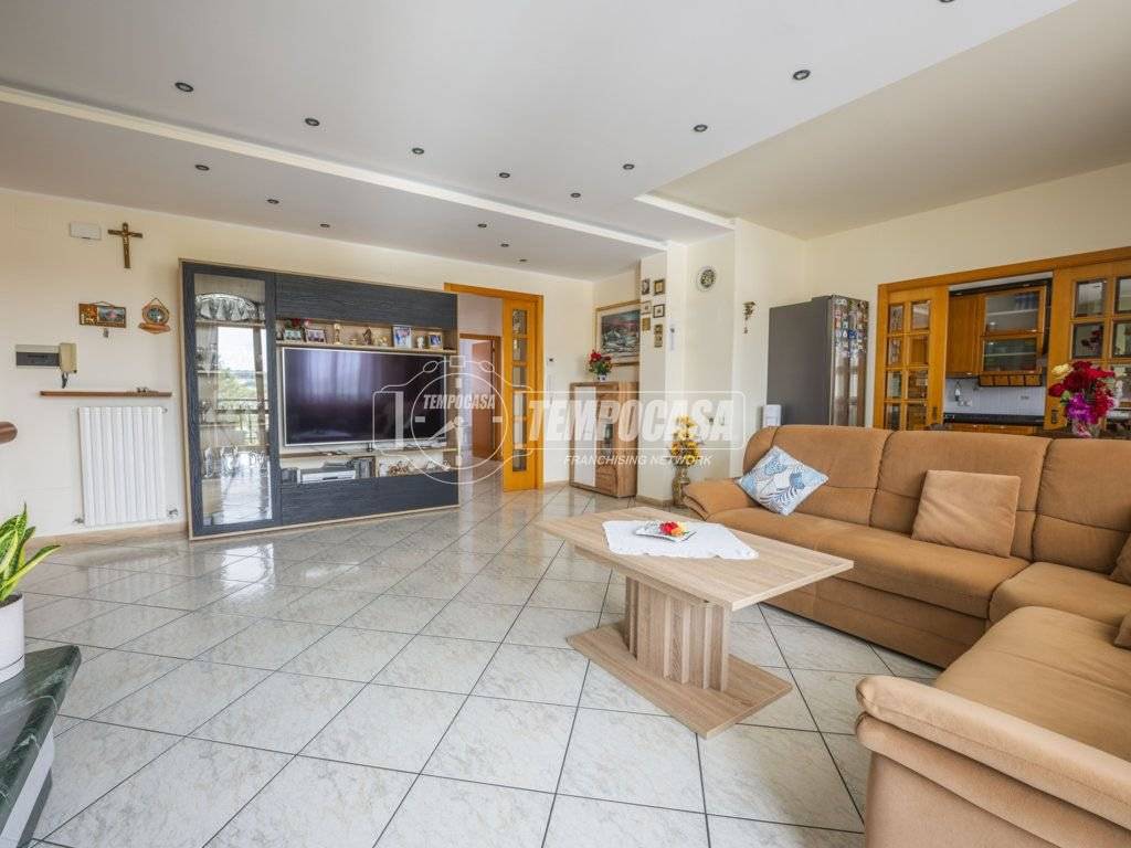 appartamento in vendita a Morrovalle in zona Trodica