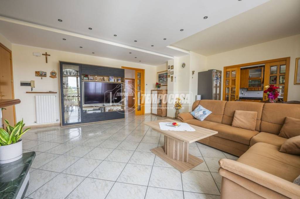 appartamento in vendita a Morrovalle in zona Trodica
