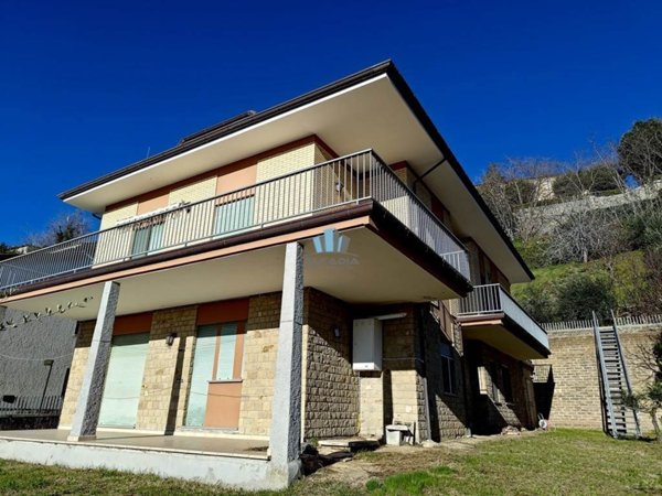 casa indipendente in vendita a Penna San Giovanni