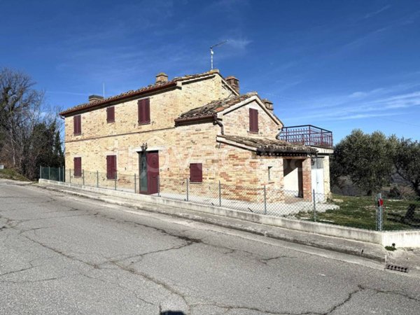 casa indipendente in vendita a Penna San Giovanni