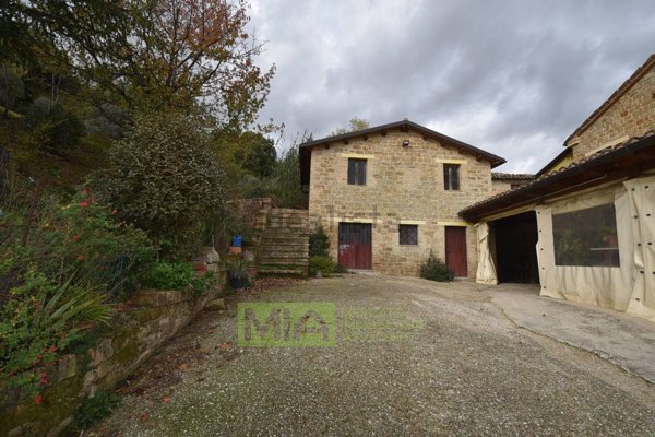 casa indipendente in vendita a Penna San Giovanni