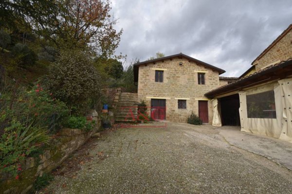 casa indipendente in vendita a Penna San Giovanni