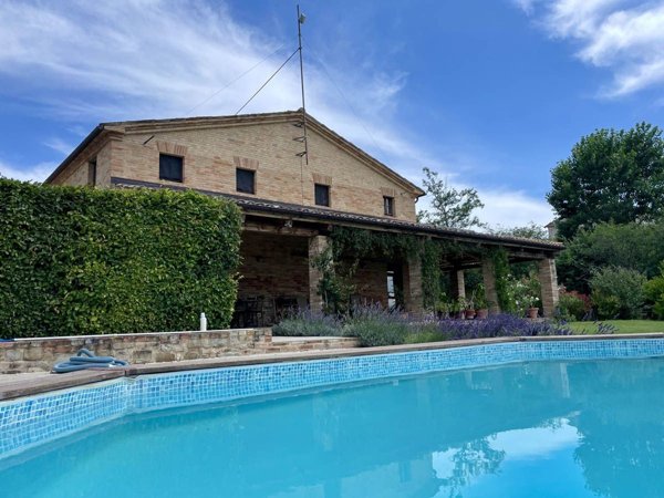 casa indipendente in vendita a Penna San Giovanni