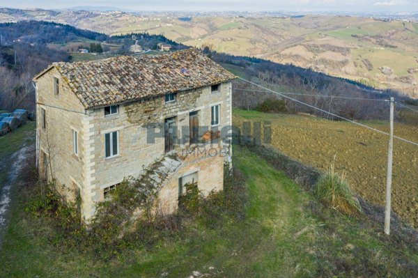 casa indipendente in vendita a Penna San Giovanni