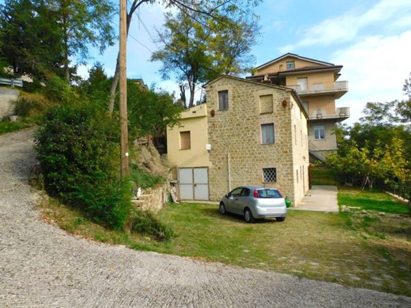 casa indipendente in vendita a Penna San Giovanni