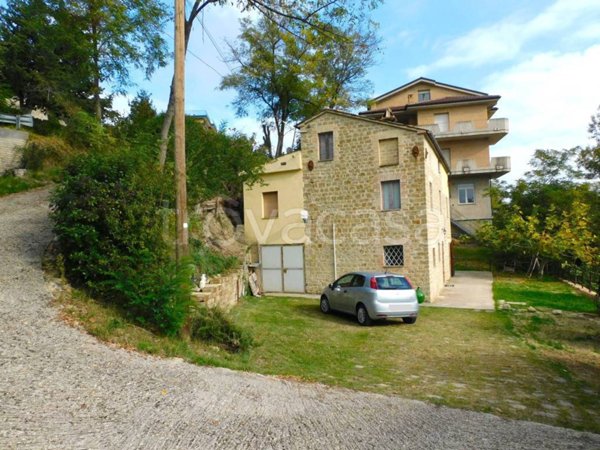 casa indipendente in vendita a Penna San Giovanni