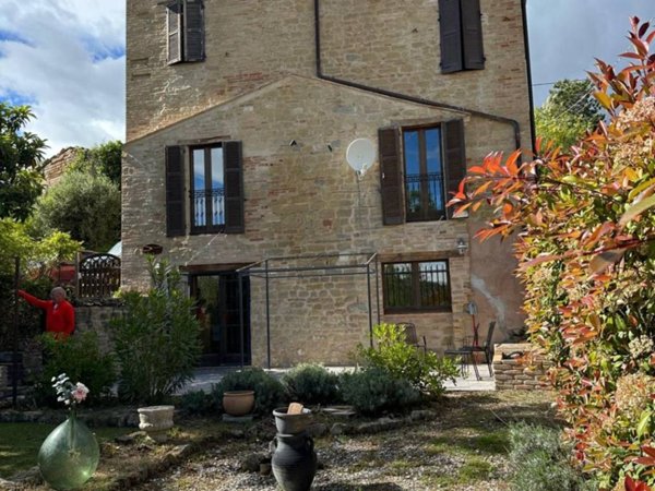 casa indipendente in vendita a Penna San Giovanni