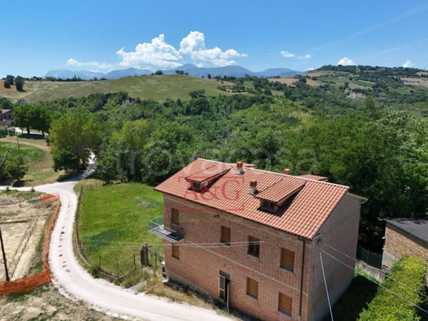 casa indipendente in vendita a Penna San Giovanni