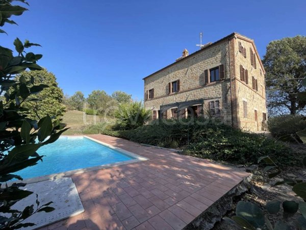 casa indipendente in vendita a Penna San Giovanni