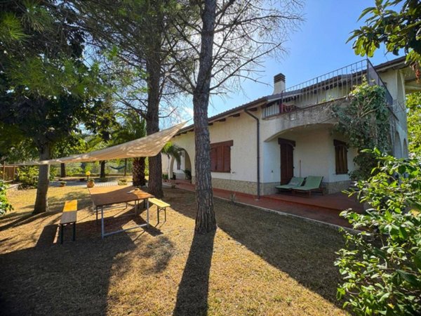 casa indipendente in vendita a Penna San Giovanni