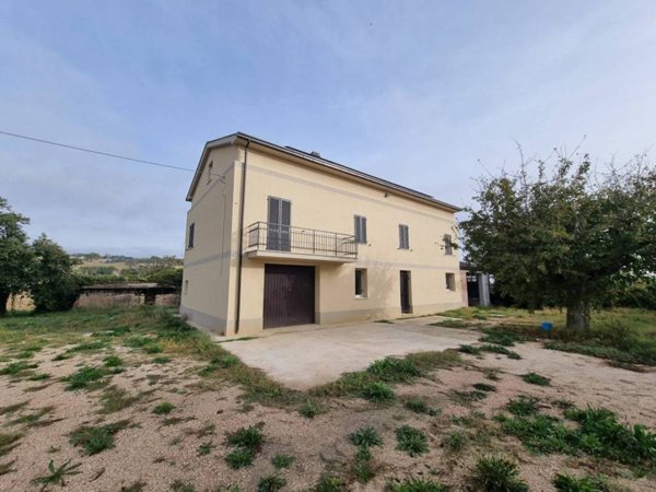 casa indipendente in vendita a Petriolo