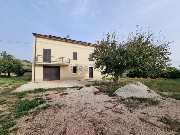 esavano in vendita a Petriolo