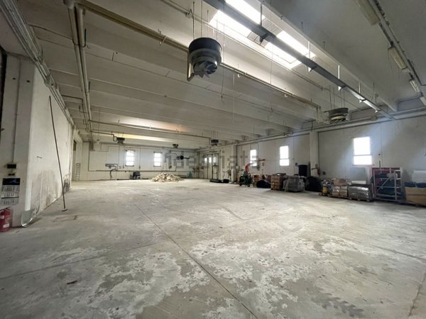 locale di sgombero in vendita a Petriolo