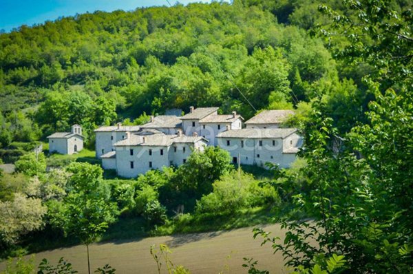 casale in vendita a Pieve Torina in zona Vari