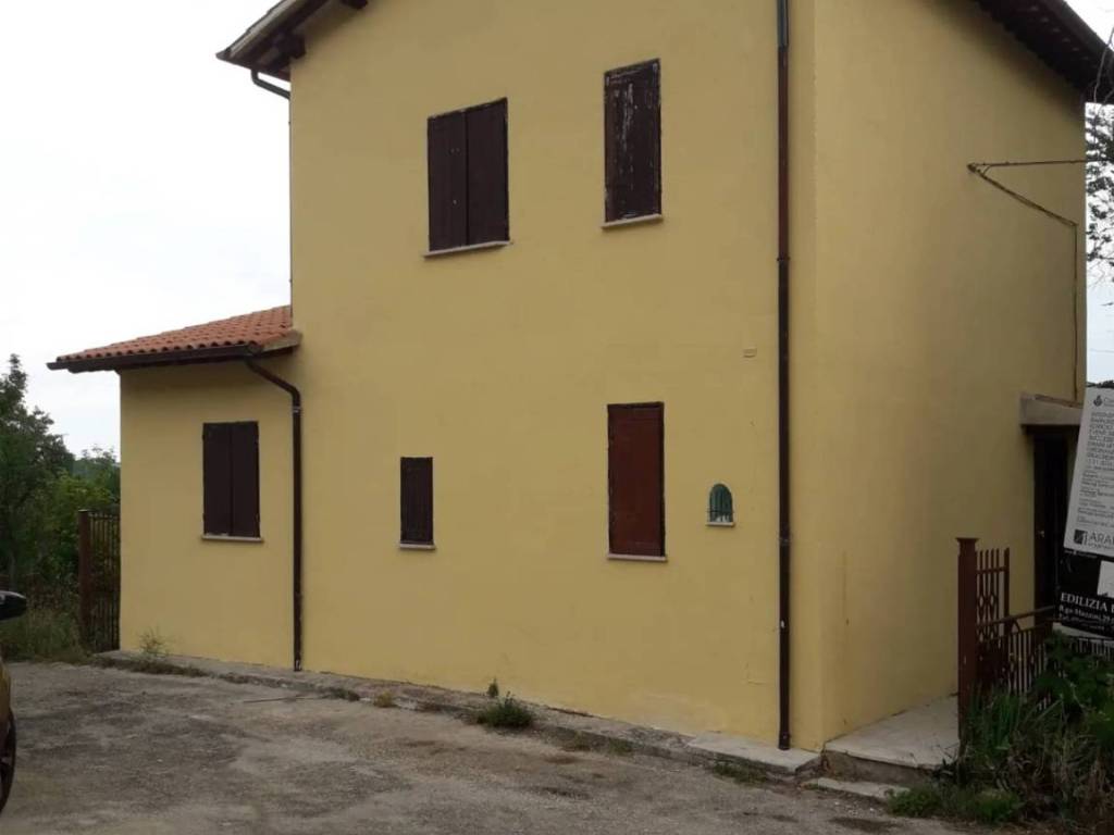casa indipendente in vendita a Pieve Torina in zona Tazza
