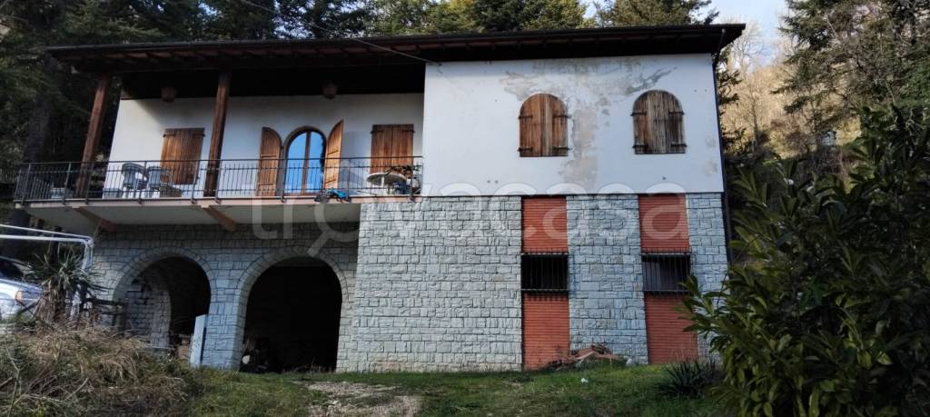 casa indipendente in vendita a Pieve Torina