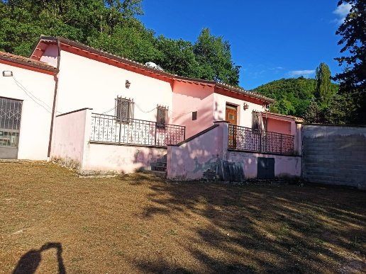 casa indipendente in vendita a Pieve Torina