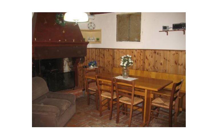 casa indipendente in vendita a Pieve Torina in zona Vari