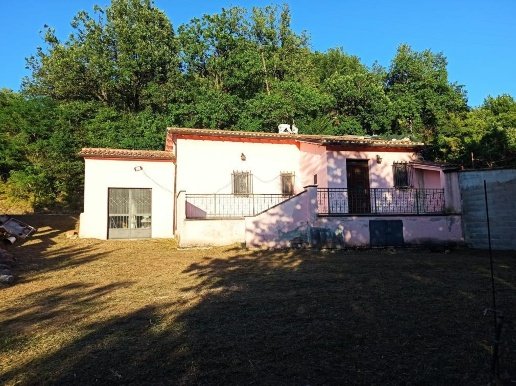 casa indipendente in vendita a Pieve Torina
