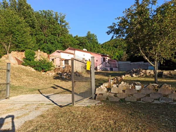 casa indipendente in vendita a Pieve Torina