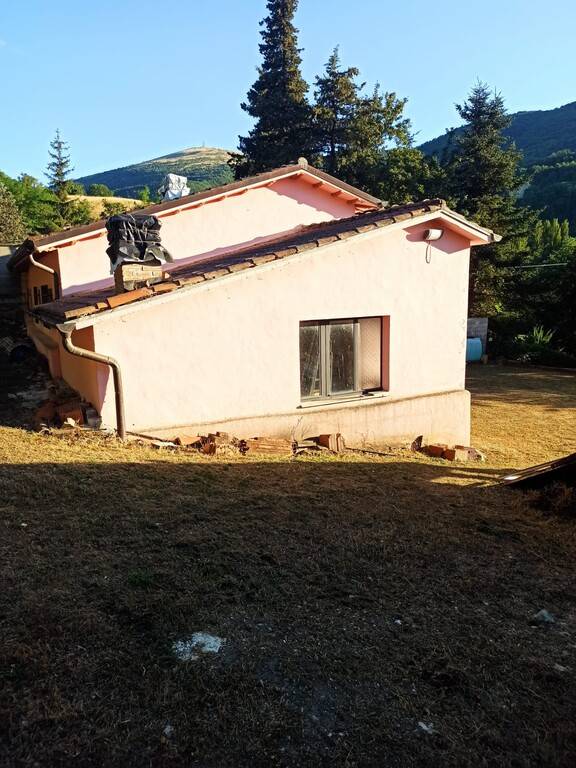 casa indipendente in vendita a Pieve Torina