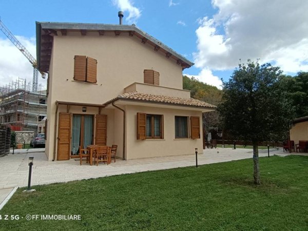 casa indipendente in vendita a Pieve Torina