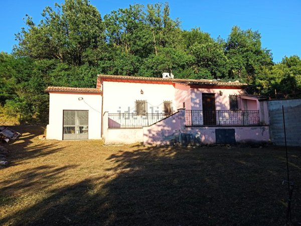 appartamento in vendita a Pieve Torina in zona Vari