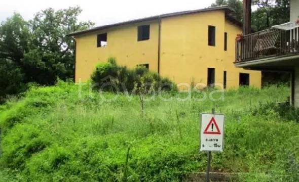 casa indipendente in vendita a Pieve Torina in zona Vari
