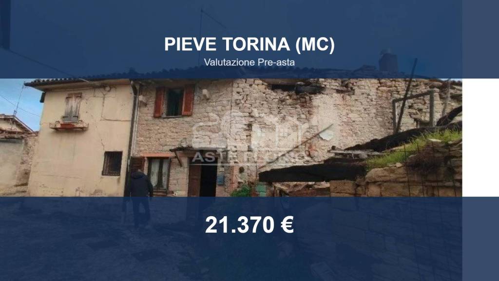 casa indipendente in vendita a Pieve Torina in zona Piecollina