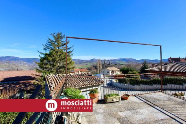 casa indipendente in vendita a Pioraco in zona Seppio