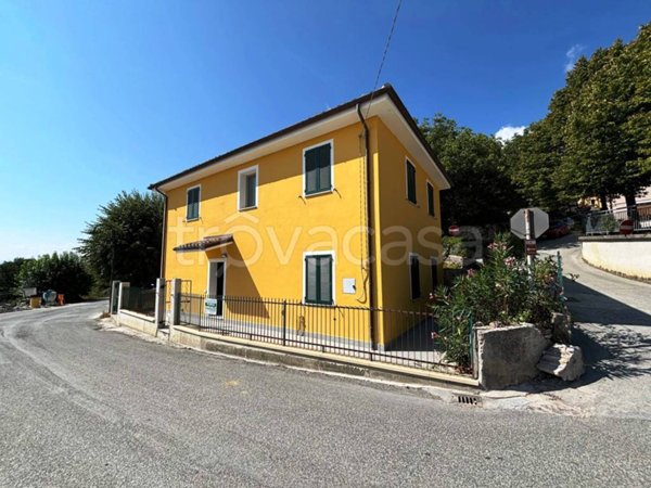 casa indipendente in vendita a Pioraco in zona Seppio