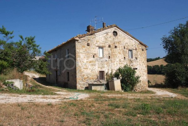 casa indipendente in vendita a Pioraco in zona Seppio