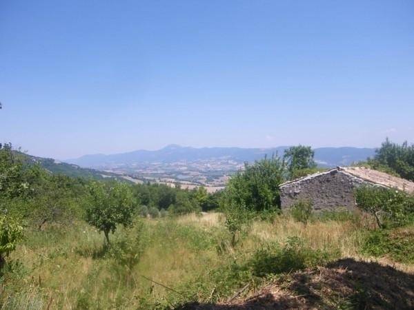 casa indipendente in vendita a Pioraco