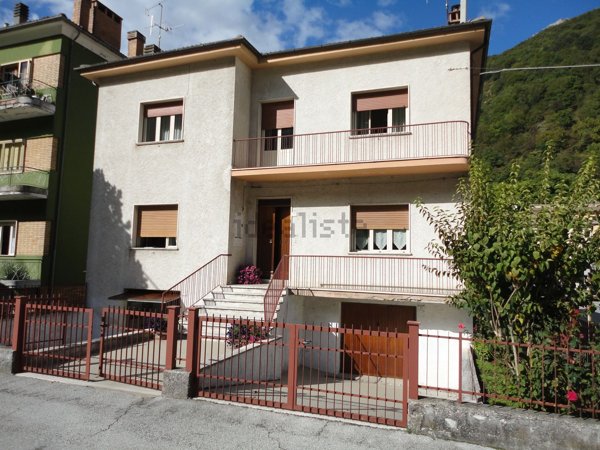 appartamento in vendita a Pioraco