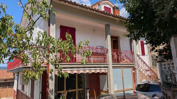 casa indipendente in vendita a Pioraco in zona Seppio