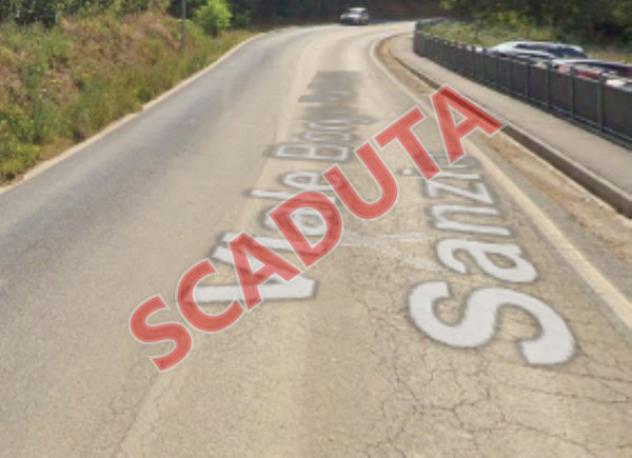 negozio in vendita a Pioraco