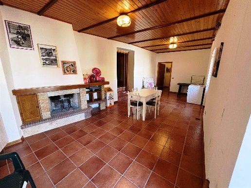 casa indipendente in vendita a Pioraco in zona Seppio