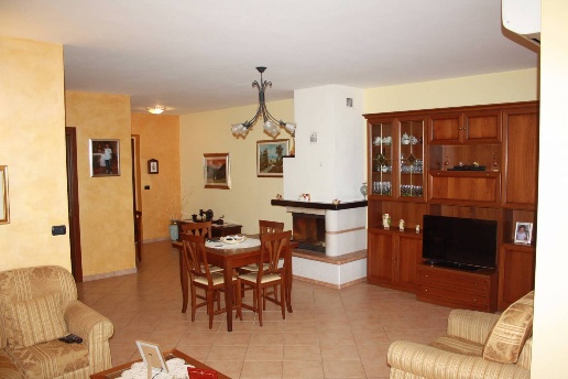 casa indipendente in vendita a Pioraco in zona Seppio