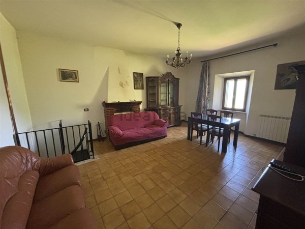 casa indipendente in vendita a Pioraco in zona Seppio