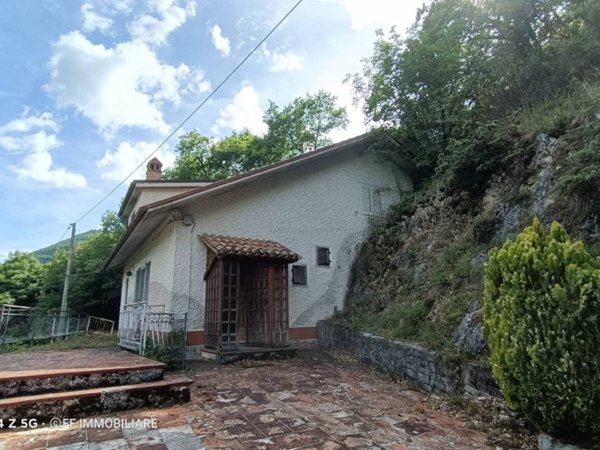 casa indipendente in vendita a Pioraco in zona Seppio