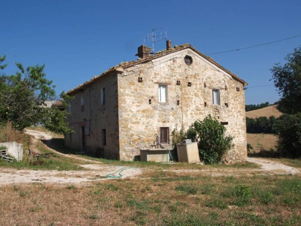 casa indipendente in vendita a Pioraco in zona Seppio