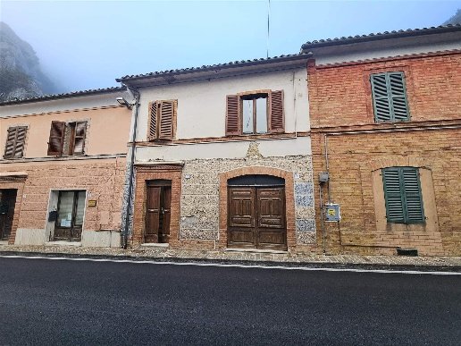appartamento in vendita a Pioraco