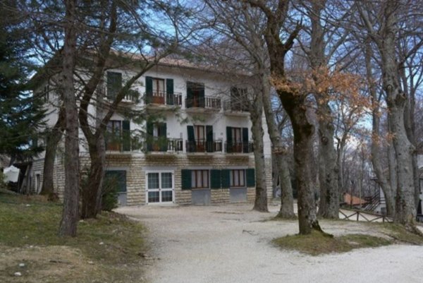 negozio in vendita a Poggio San Vicino