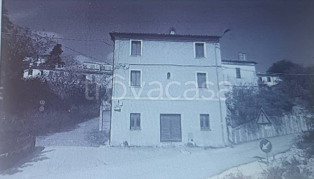 casa indipendente in vendita a Poggio San Vicino