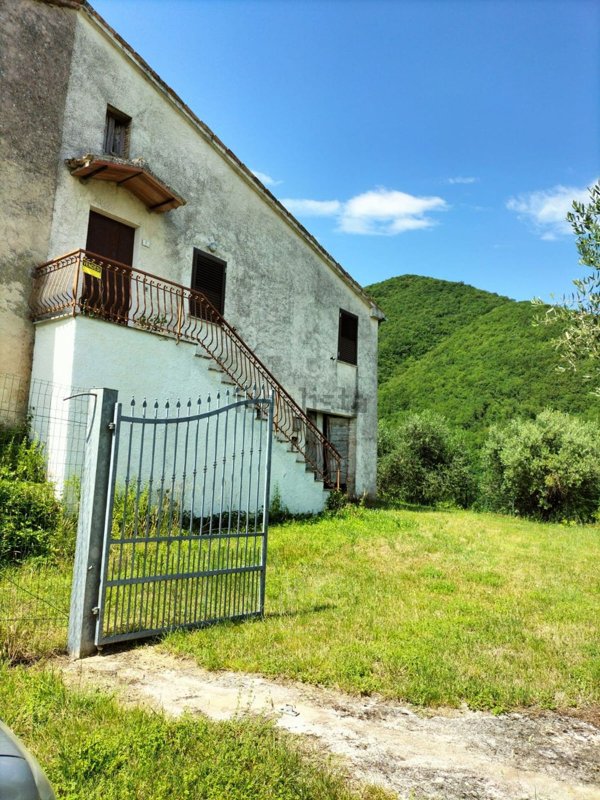 casa indipendente in vendita a Poggio San Vicino