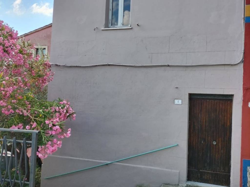 casa indipendente in vendita a Poggio San Vicino
